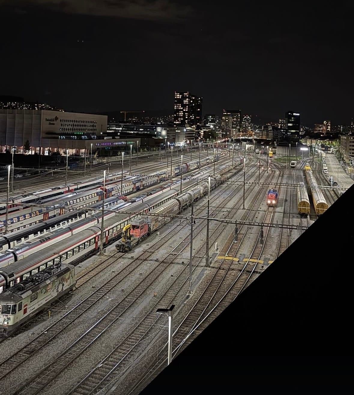 25 Jahre Kampagnenforum: Blick auf das Gleisfeld bei Nacht