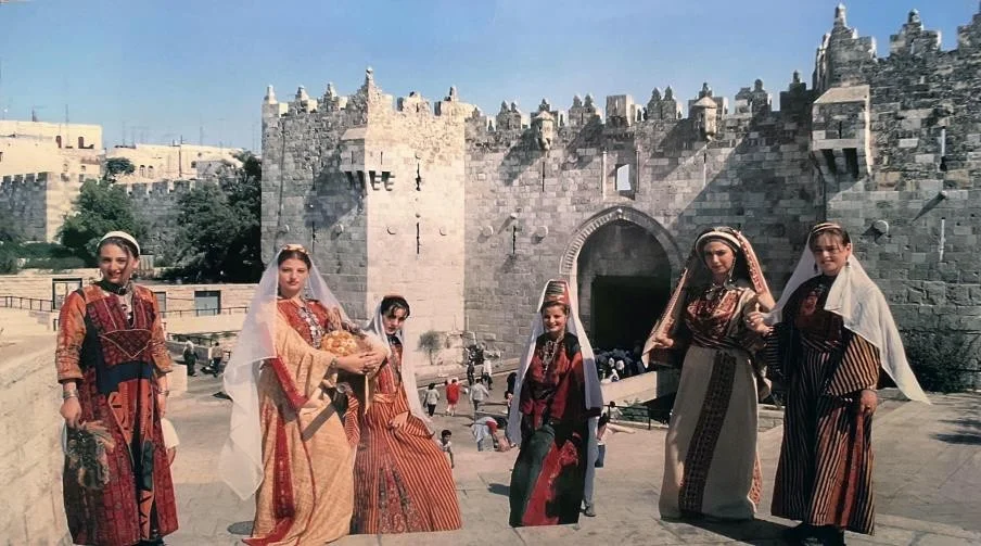 Fashion and its History mit Farah Al-Khaleel