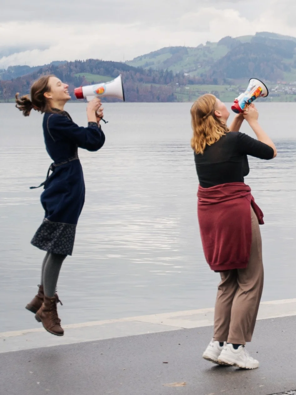 Wer hört uns?