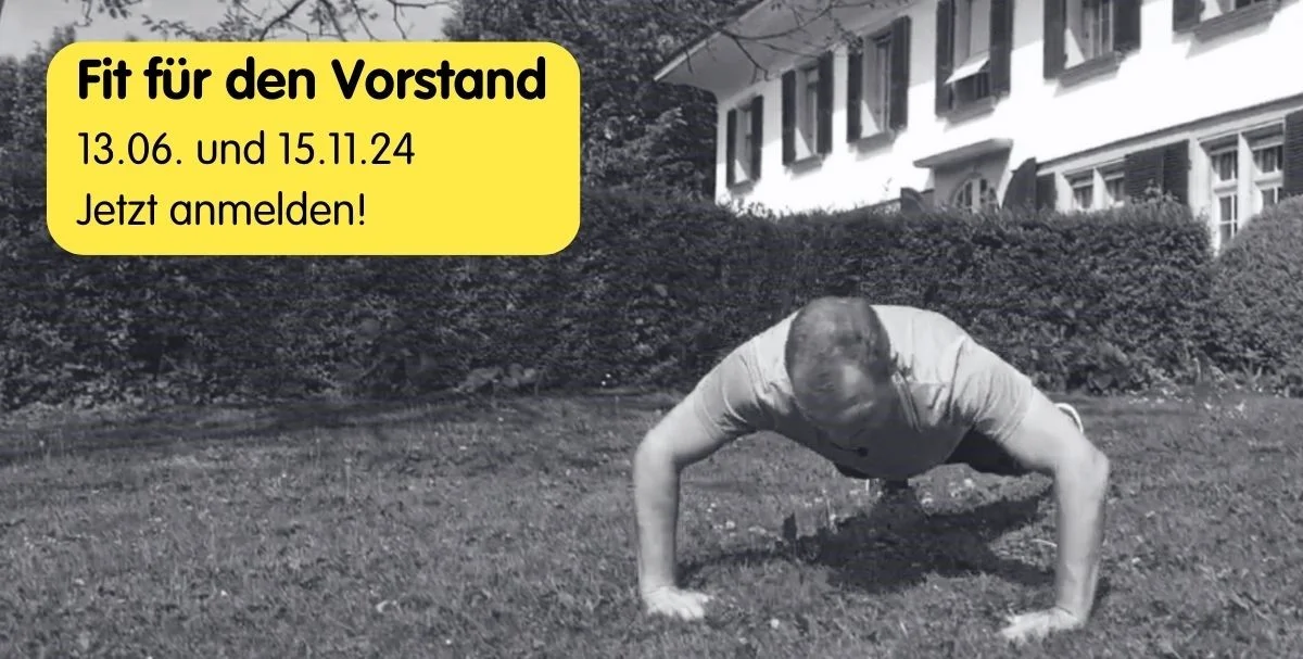Mann macht Liegestützen um fit zu werden