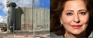 Faten Mukarker an der Mauer in Bethlehem