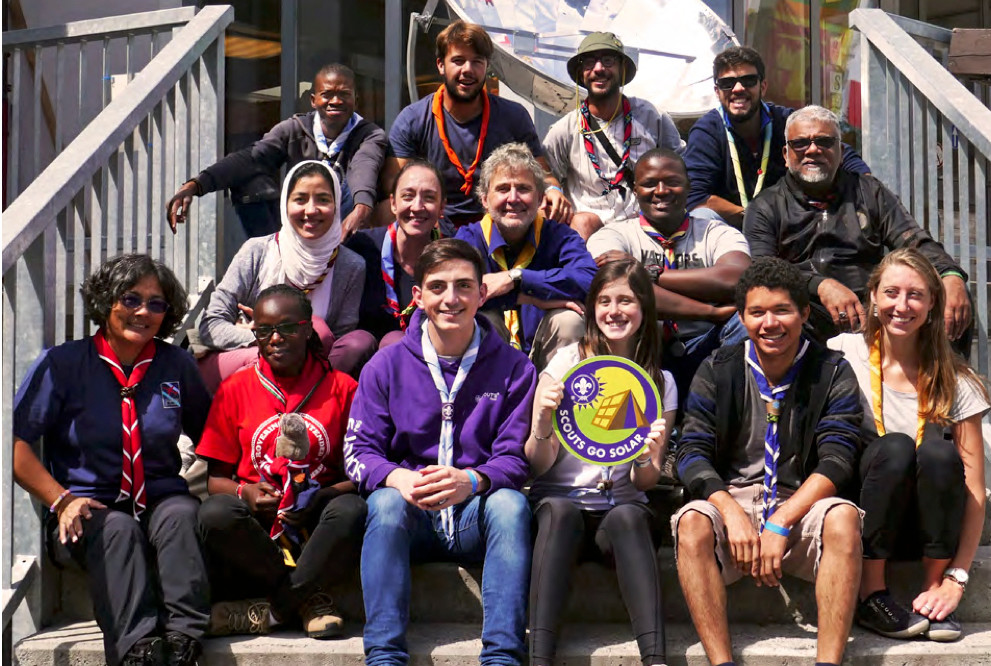 Solar Scouts Leaders vor dem Kandersteg International Scout Centre KISC