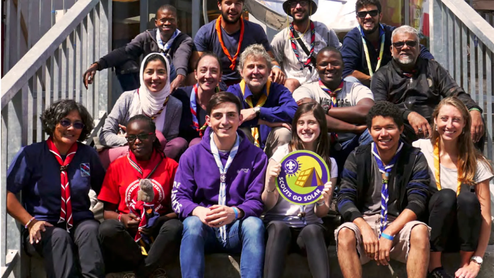 Solar Scouts Leaders vor dem Kandersteg International Scout Centre KISC